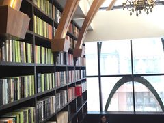 -钟书阁(松江泰晤士小镇店)