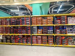 -卡通派潮品玩具折扣仓(青岛新城吾悦广场店)