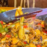 东莞火锅｜西平的地摊肥肠牛蛙锅敲配饭哎🔥