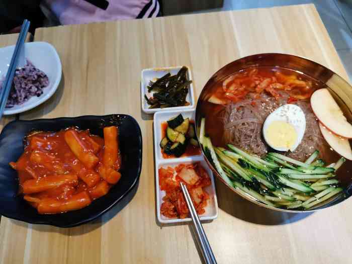 明洞韩国料理-"这家店在体育西横街里,店铺很小,只有几个.