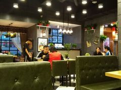 卡座-愉肴麻辣香锅(中山路店)