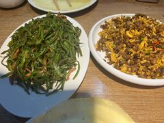 鲜豆角丝炒肉-姥姥家春饼店(佳亿时尚广场店)