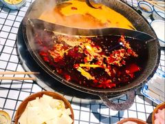 鸳鸯锅-董眼镜火锅(洪崖洞总店)