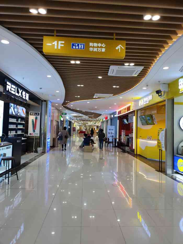 万达广场(萝岗店)-"每次过来这个商场都会选择吃个饭~~,地铁.