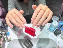 -丽心自助美甲美睫