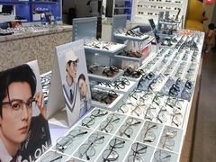-美式眼镜·授权蔡司.依视路.尼康.豪雅.明月(南翔印象城店)