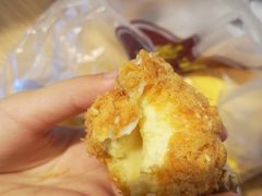 蟹黄肉松小贝-鲍师傅糕点(国金街店)