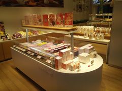 面包甜点陈列柜-好利来(八角店)
