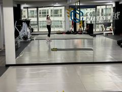 -越·健身工作室(华尔兹广场写字楼B栋店)