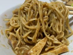 -松树干拌面店