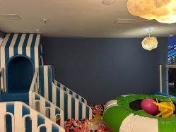 -海豚啵啵婴幼儿洗澡游泳馆