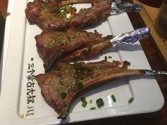 苏尼特金质烤羊排-三个蒙古大叔羊肉串(大宁店)