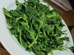 清炒豌豆尖-渝信川菜(长安店)