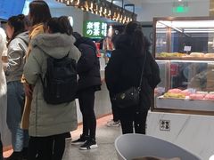 等位区-奈雪的茶(新天地广场PRO店)