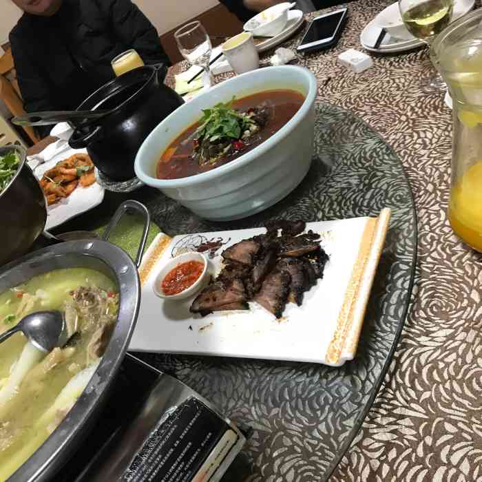 姐妹饭店(第四分店)-"跟家人就近在这里吃饭 饭菜口味都挺不错.