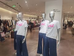 -URBAN REVIVO(高德置地广场·春广场店)