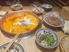-洱火云南酸菜牛肉火锅(石景山当代商城店)
