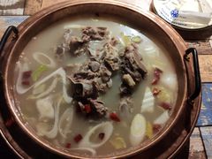 -虾弄弄海派小龙虾·牛羊蝎子火锅