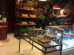 面包甜点陈列柜-君来湖滨饭店·玫瑰园