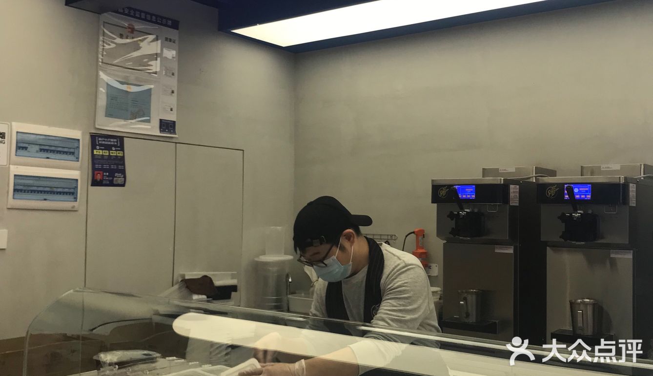 阳光明媚的节日,美味作伴