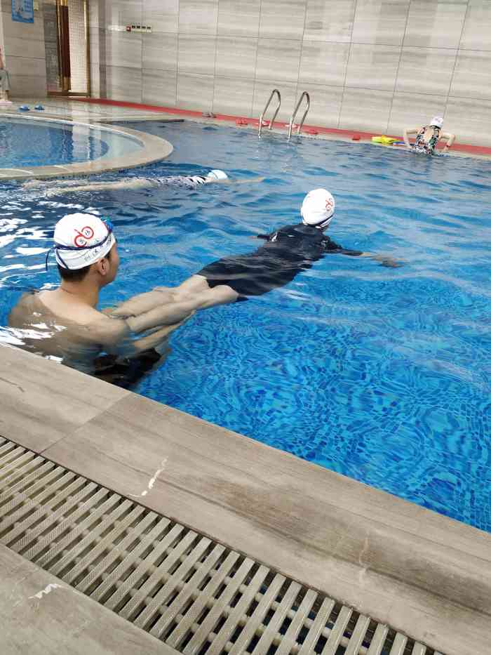麒麟游泳健身中心(外经大厦店)-"下了很大的决心终于报了游泳私教课