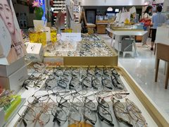 -美式眼镜·授权蔡司.依视路.尼康.豪雅.明月(人民广场店)