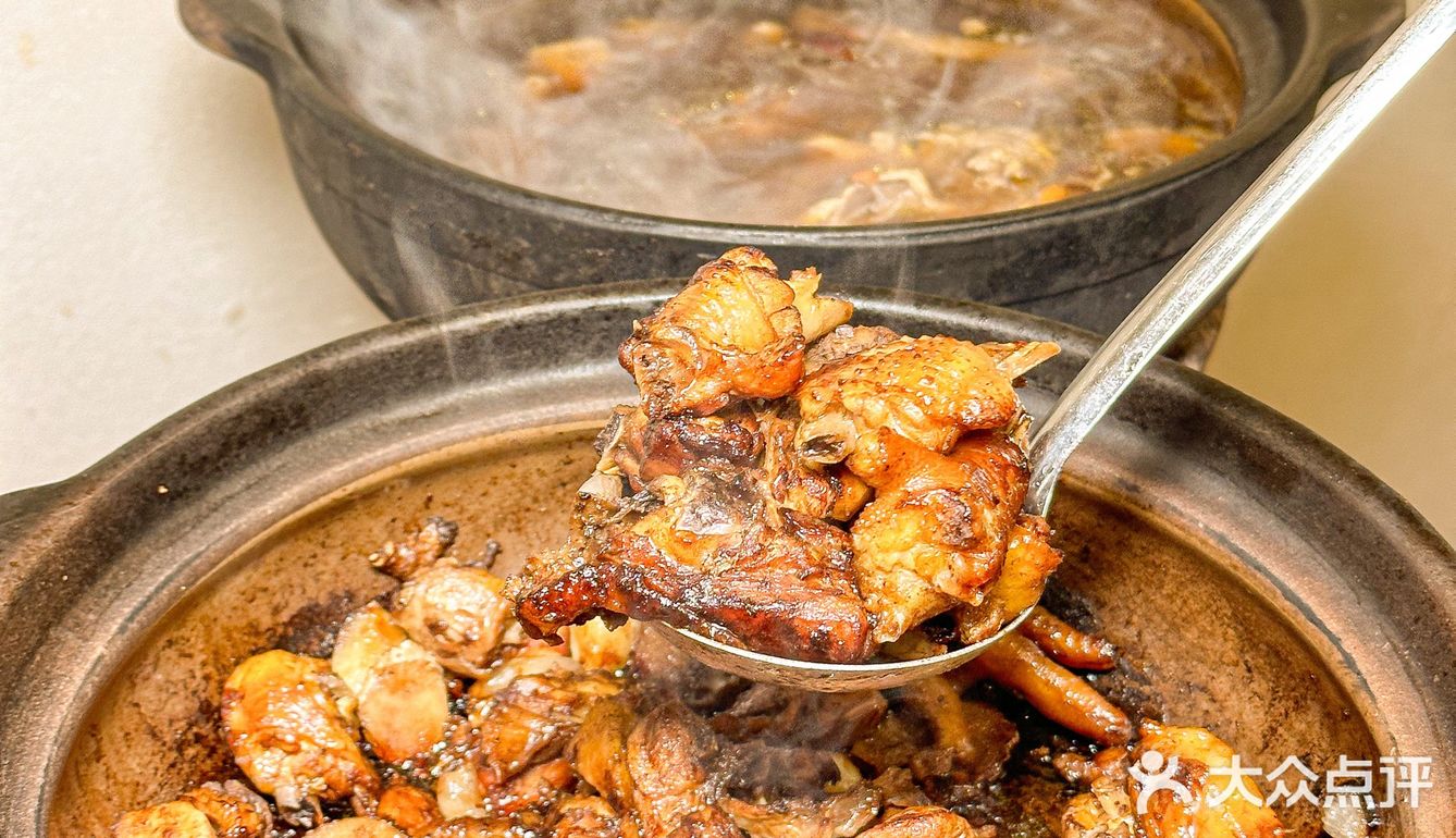 食在不懂我就问 | 这家炭炉鸡煲为啥好吃😋