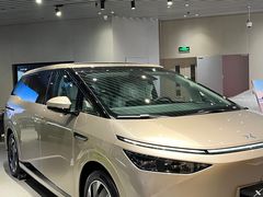 -小鹏汽车体验中心(苏州龙湖狮山天街店)