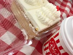 -红宝石·鲜奶小方·海派西点房(南丹店)