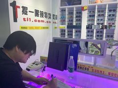 -提一眼镜·蔡司·依视路(小寨店)