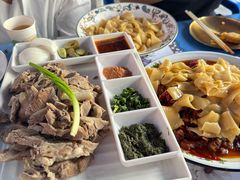 -沙枣树辣子鸡•新疆家常菜(喀什西路店)
