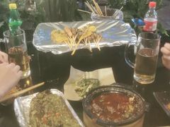 -何师烧烤·香辣蟹·川菜·30年老品牌(太古里旗舰店)