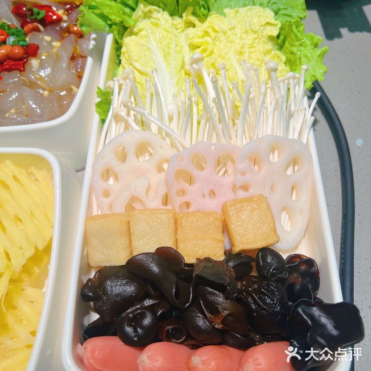 米饭🍚、饮料🥤、零食都是免费🆓自取，应了那句话该省省、该花花