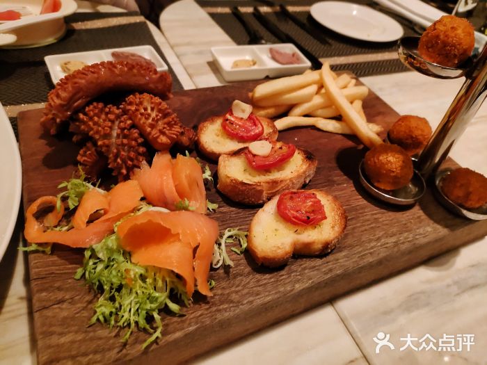 郑州希尔顿酒店·阿米奇意大利餐厅小吃拼盘图片