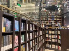 -钟书阁(群光广场店)