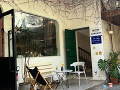 -彳亍咖啡·这里(水湾路店)