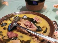 -帅巴人舅母子腊蹄民俗村