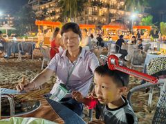 -亚龙湾希尔顿自助餐厅·海鲜·烧烤·沙滩BBQ·现场乐队