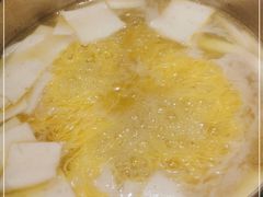 -洪氏嗨捞·广东猪肚鸡·椰子鸡火锅(西咸万象城店)