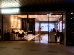 -TONI&GUY