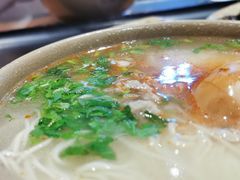 -亮亮面馆(经六路店)
