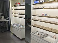 -视野联行眼镜•蔡司•依视路(温江店)