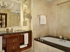 -广州富力丽思卡尔顿酒店