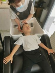 -PE SALON 