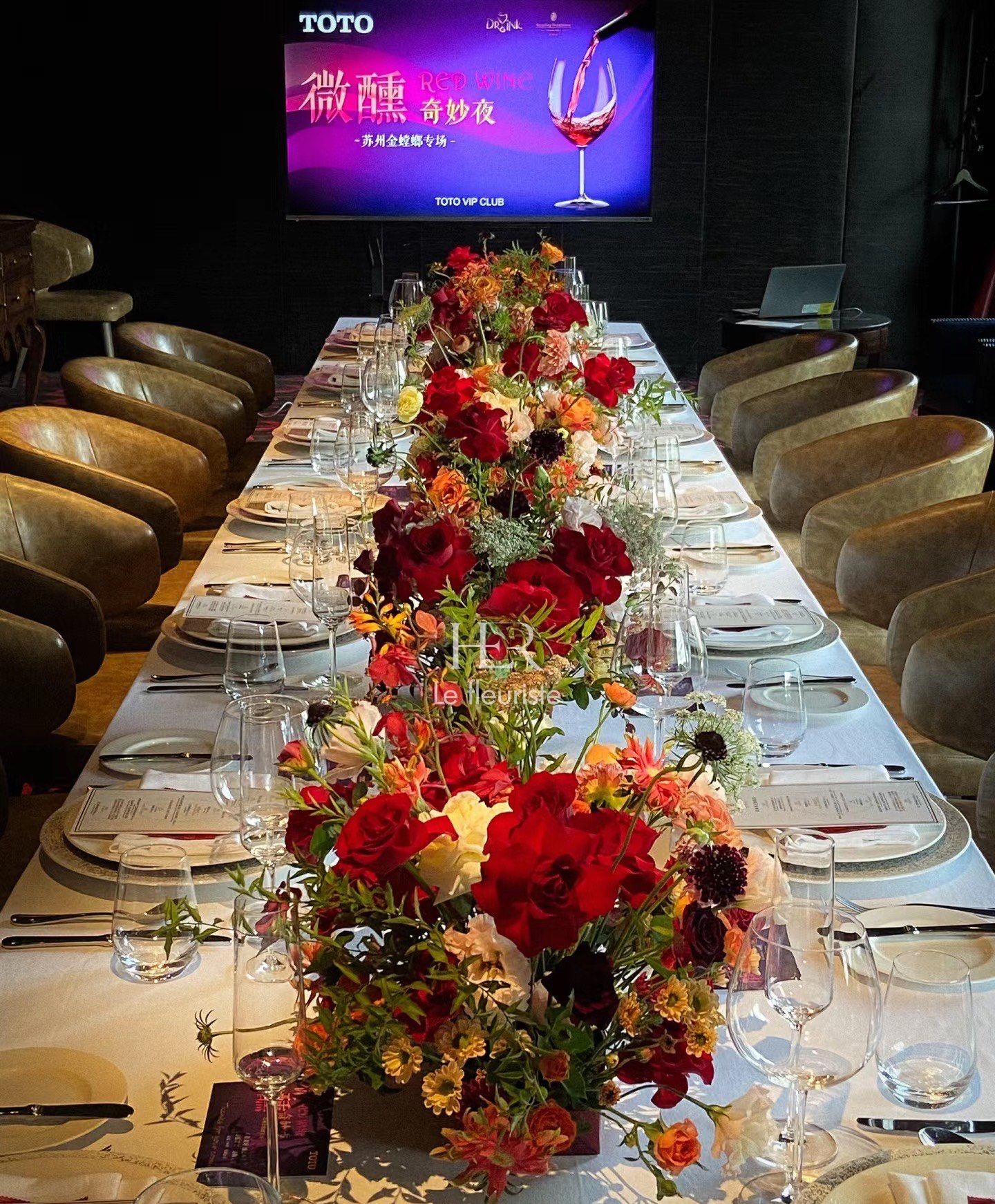 红色系法式晚宴桌花