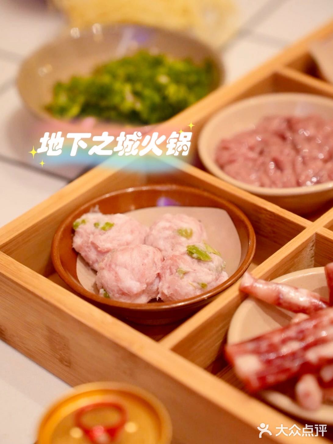 人生建议：吃完这顿宵夜火锅再离开重庆 在防空洞里吃火锅