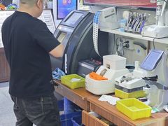 -上海网星眼镜批发·蔡司依视路官方授权(三叶眼镜城店)