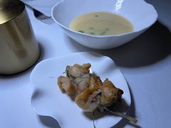 蒜蓉香草汤配香煎牛蛙腿-Jean Georges