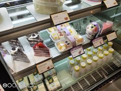 面包甜点陈列柜-皇冠幸福里动物奶油生日蛋糕(中山大道二中店)