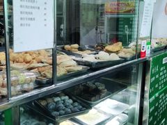 面包甜点陈列柜-护国寺小吃(东四店)